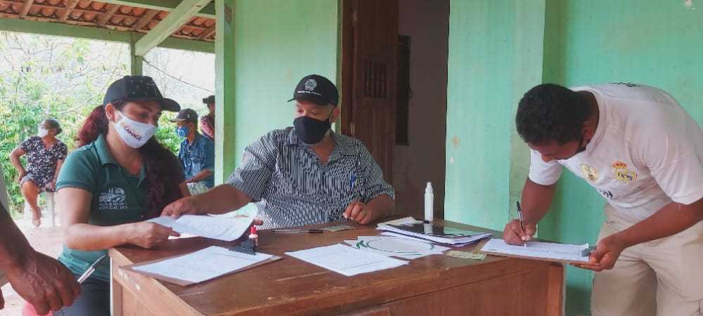 Secretaria de Agricultura, SENAR e Sindicato dos Produtores de Camacã distribuem 100 cestas básicas para agricultores